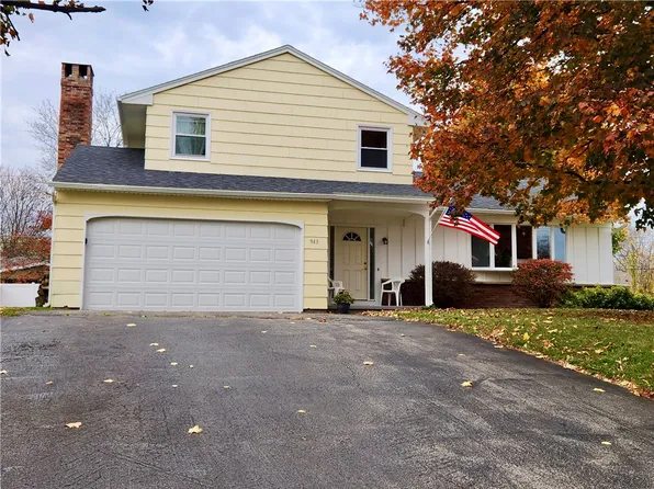 943 Pinnacle Rd, Henrietta, NY 14467