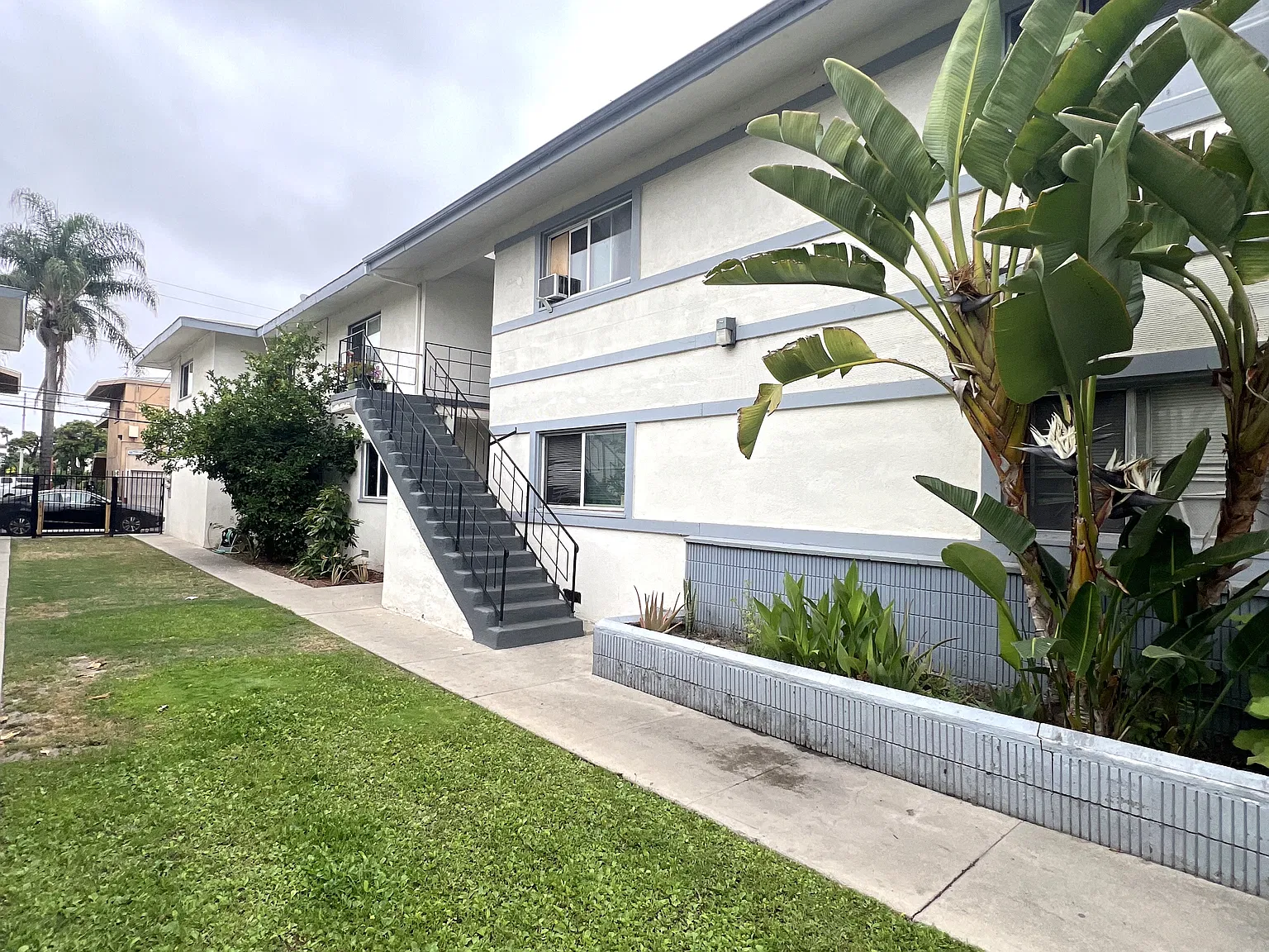 2 bed, 950 sqft, $2,200 — Photo 1