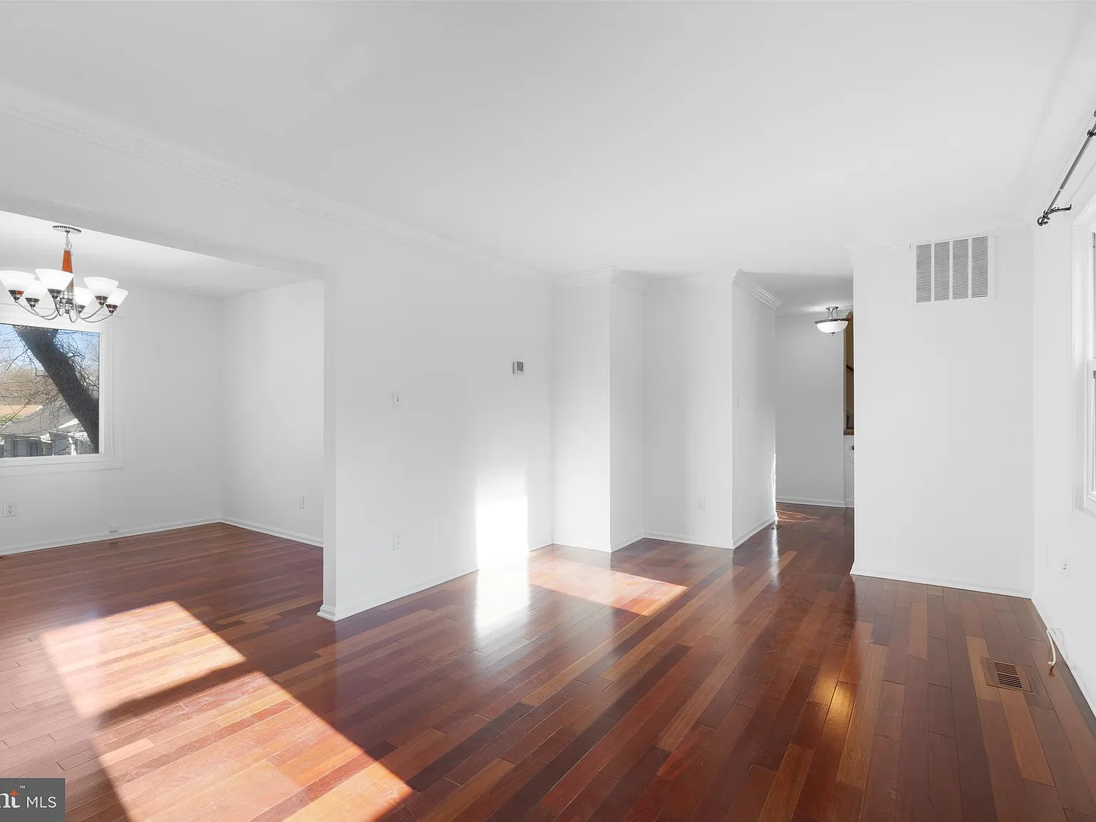 4 bed, 3.5 bath, 2262 sqft, $3,500 — Photo 4