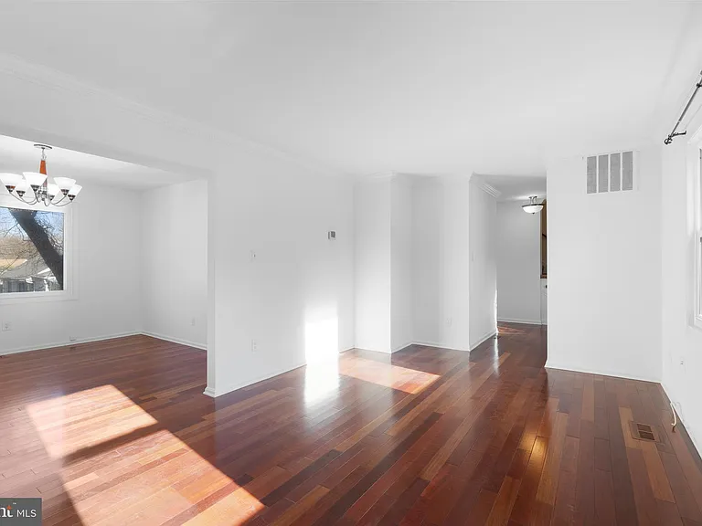 2636 E Side Dr — Photo 4