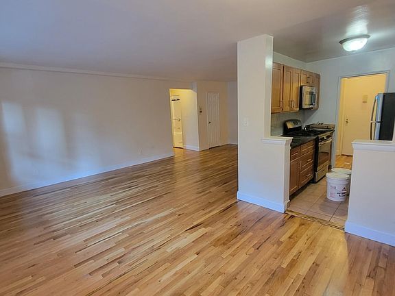 3rd image of 13955 35th Ave APT 2