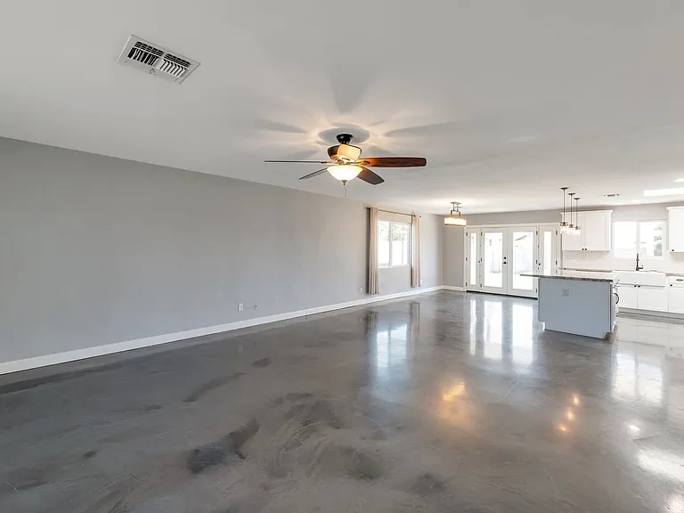 2801 N Granite Reef Rd — Photo 3