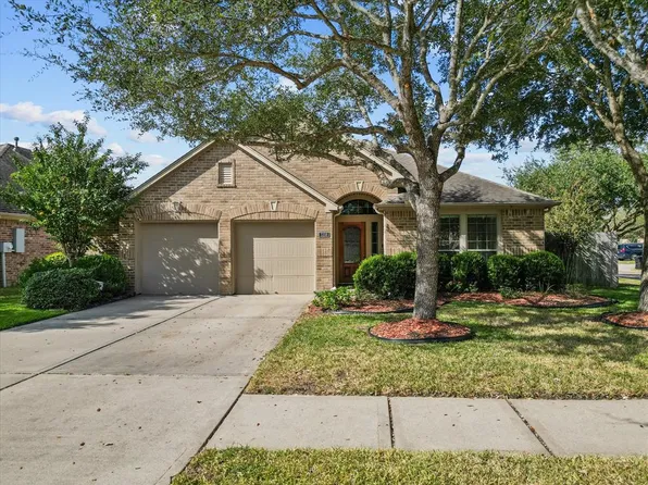 3208 Rock Brook Falls Lane, League City, TX 77573