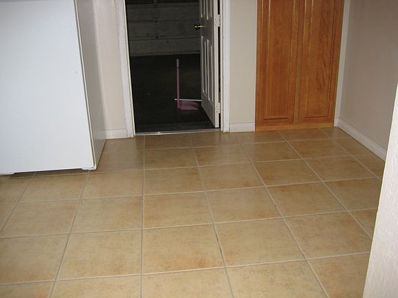 5th image of 1061 Glenfinnan Dr