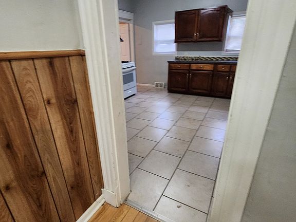 3rd image of 37 Pond St #1A1