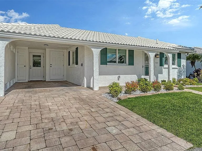 909 Spanish Dr N — Photo 6