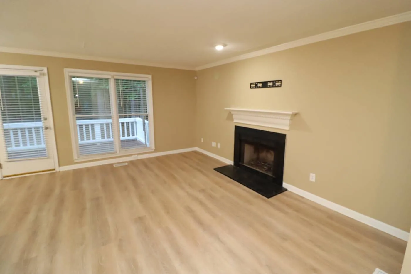 3 bed, 2.5 bath, 1500 sqft, $1,900 — Photo 3