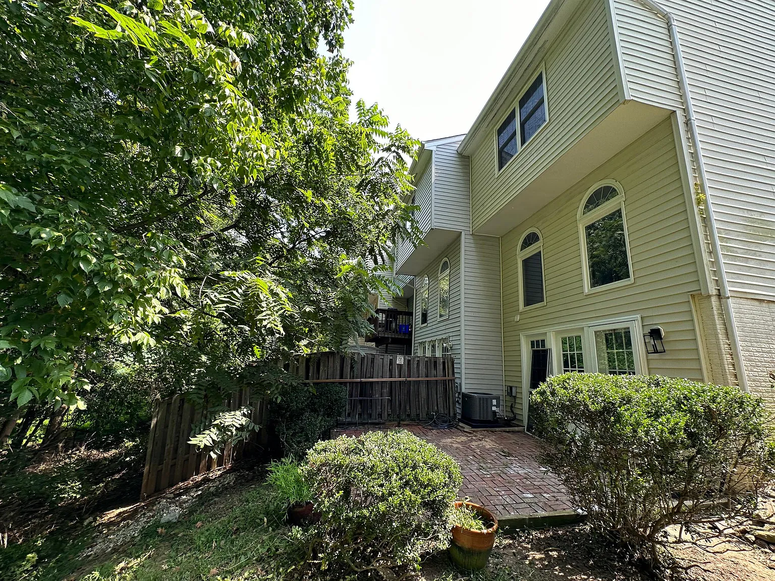 3 bed, 3.5 bath, 1200 sqft, $3,100 — Photo 3