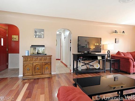 5th image of 178 Elm Ln