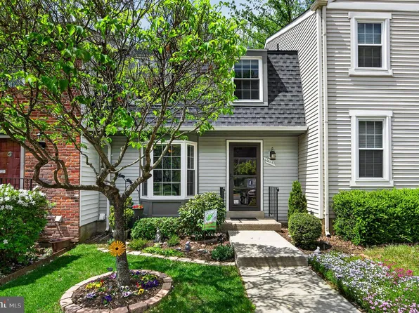 10111 Chestnut Wood Ln, Burke, VA 22015