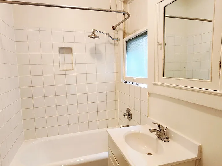 834 Bush St — Photo 15