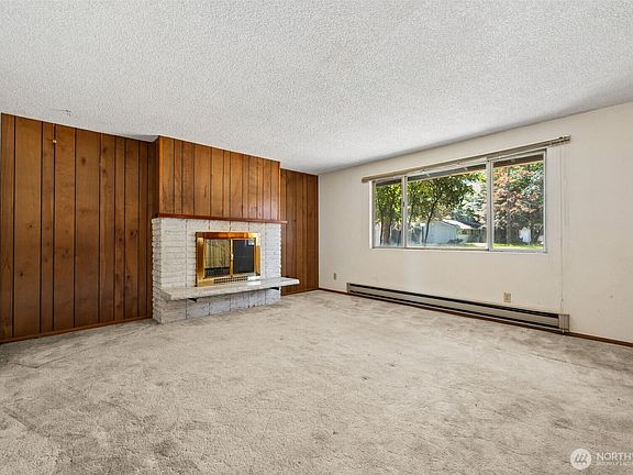 5th image of 1038 Skyridge Street SE