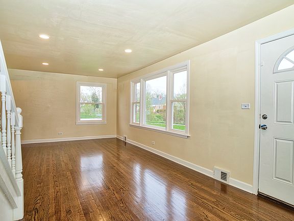 3rd image of 9736 Castello Ave