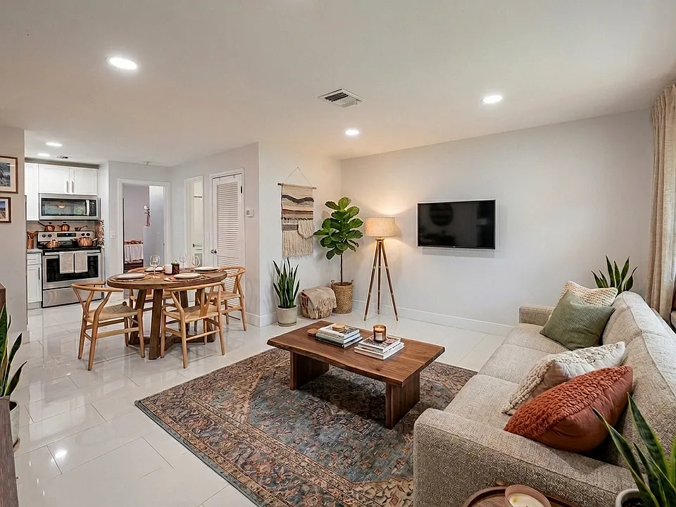3620 NE 1st Ter #2
