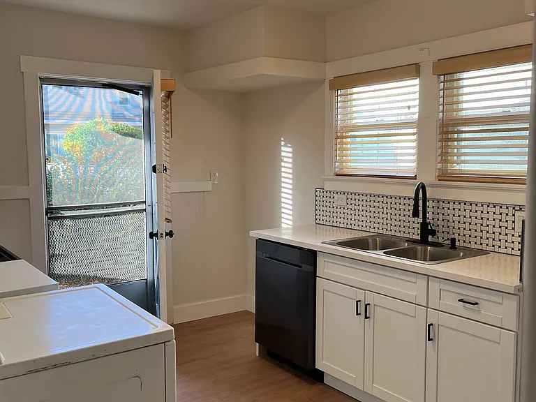 4091 Central Ave — Photo 2