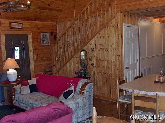 4th image of 145 Longridge Ln
