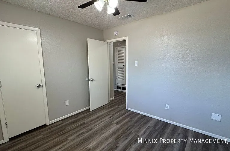 2302 40th St #B — Photo 16