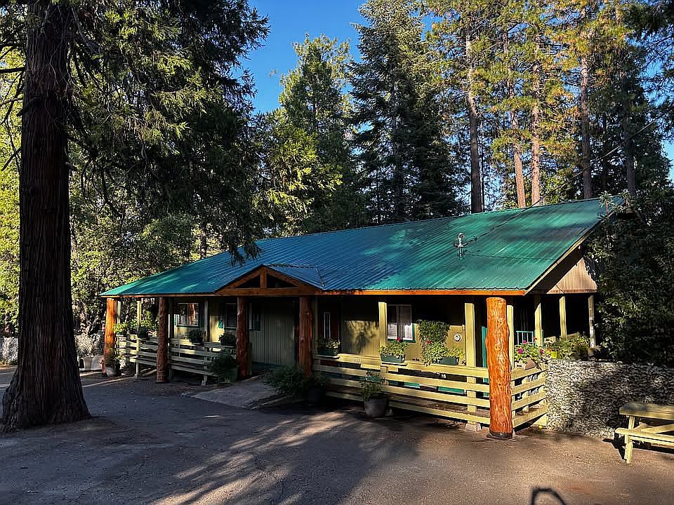 1st image of 2911 Larkspur Ln