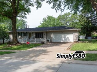 2902 Olympia Dr, Bettendorf, IA