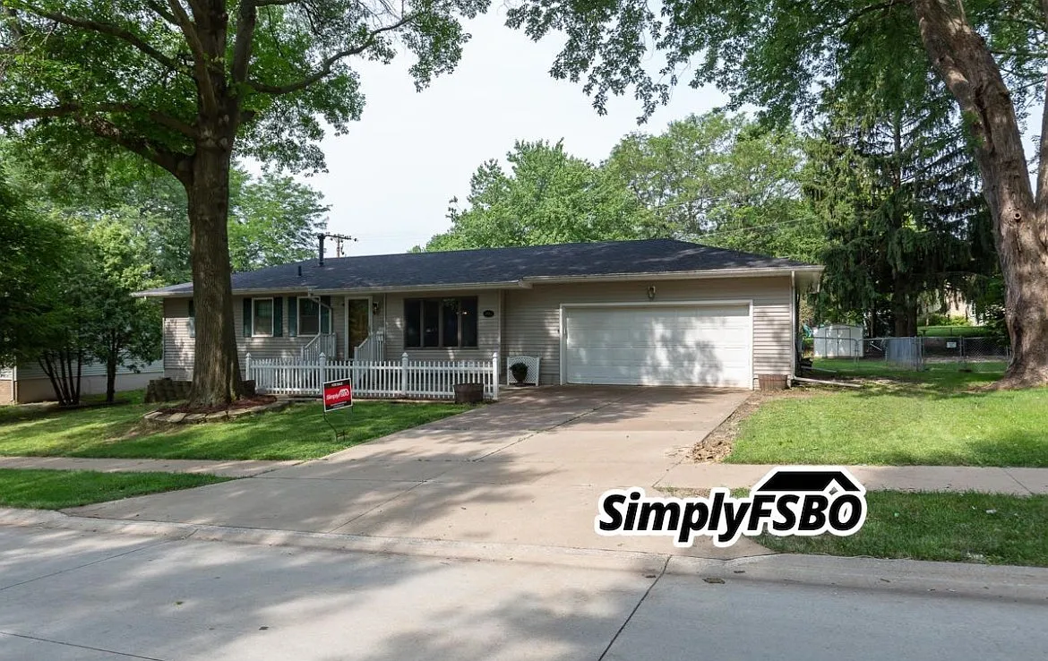 2902 Olympia Dr photo 1
