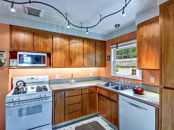 5th image of 380 Newport Way NW