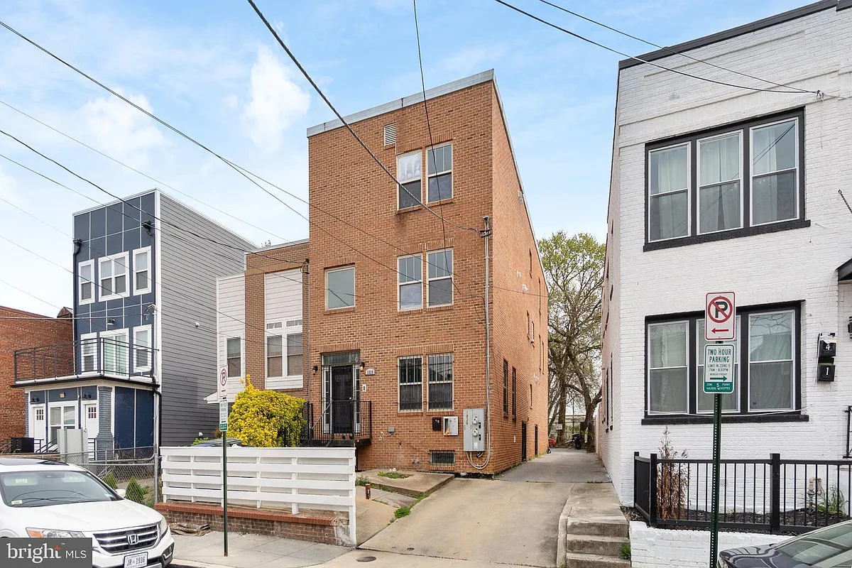 Building Photo - 1829 Providence St NE #B