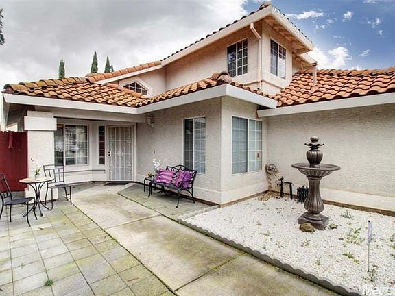 2nd image of 8 Jeresa Ct