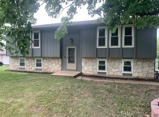 2201 SW Mission Hills Rd, Topeka, KS 66614