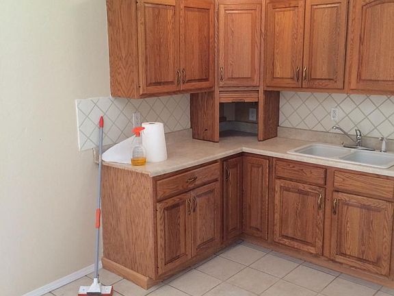 4th image of 2570 Cathy Dr NE