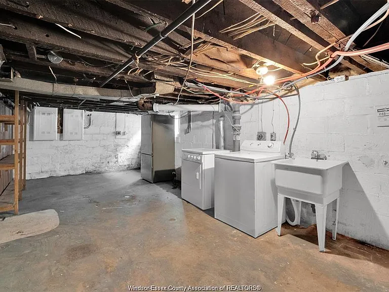 1376 Goyeau St #UPPER — Photo 10