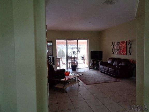 4th image of 46 Eric Dr