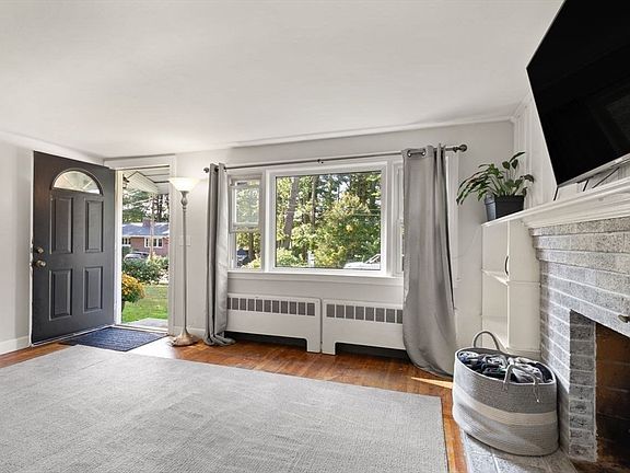 5th image of 110 Hillwood Ave