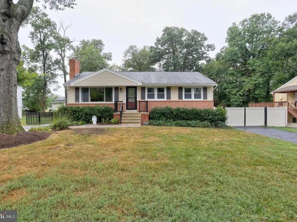 15404 Clayburn Dr, Laurel, MD 20707