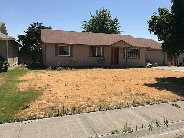 4825 Daisy St photo 1