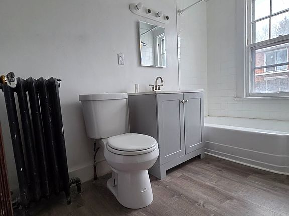 5th image of 373 Elmwood Ave APT 3