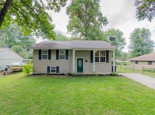 606 Saint Anthony Dr, Godfrey, IL 62035