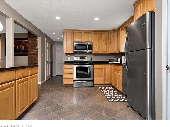 3rd image of 15 Woodridge Dr