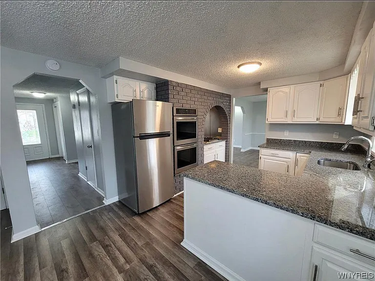 48 Taverly Dr — Photo 9