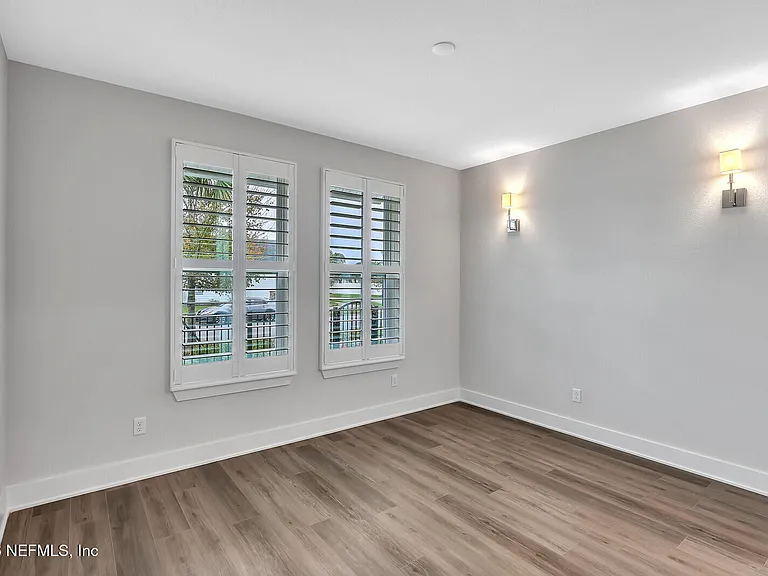 459 Crestview Dr — Photo 13