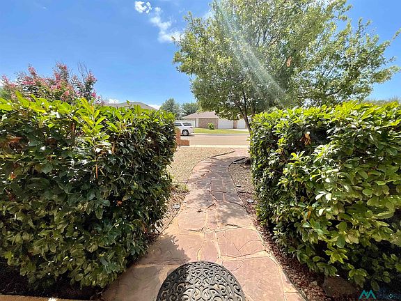 4th image of 4008 Springwood Dr