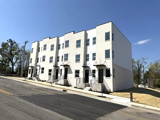 2203 Foster Ave #2205-2221 — Photo 16