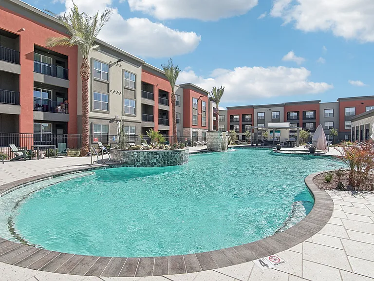 The Maddox Luxury Apartments — Photo 31