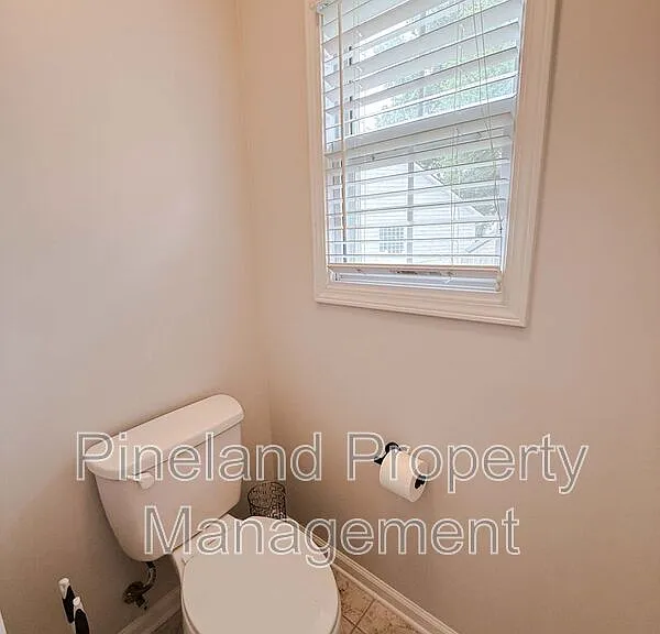 201 Old Colony Pl — Photo 16