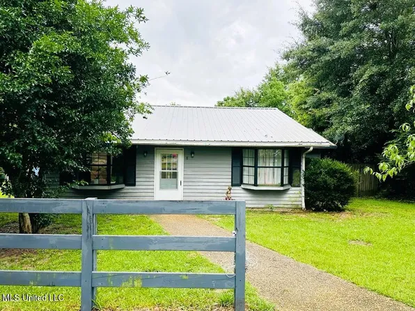 8 Chisholm Trl, Wiggins, MS 39577