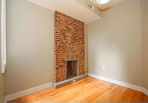 5th image of 840 Jefferson Ave APT 1A
