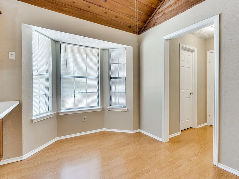 1001 Jorgenson Rd — Photo 13