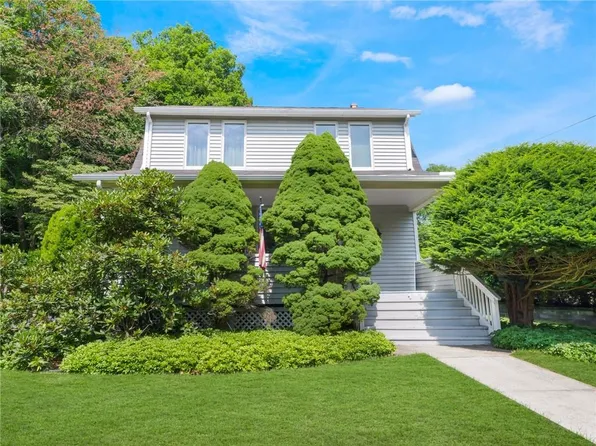 1 Brookside Avenue, Airmont, NY 10901