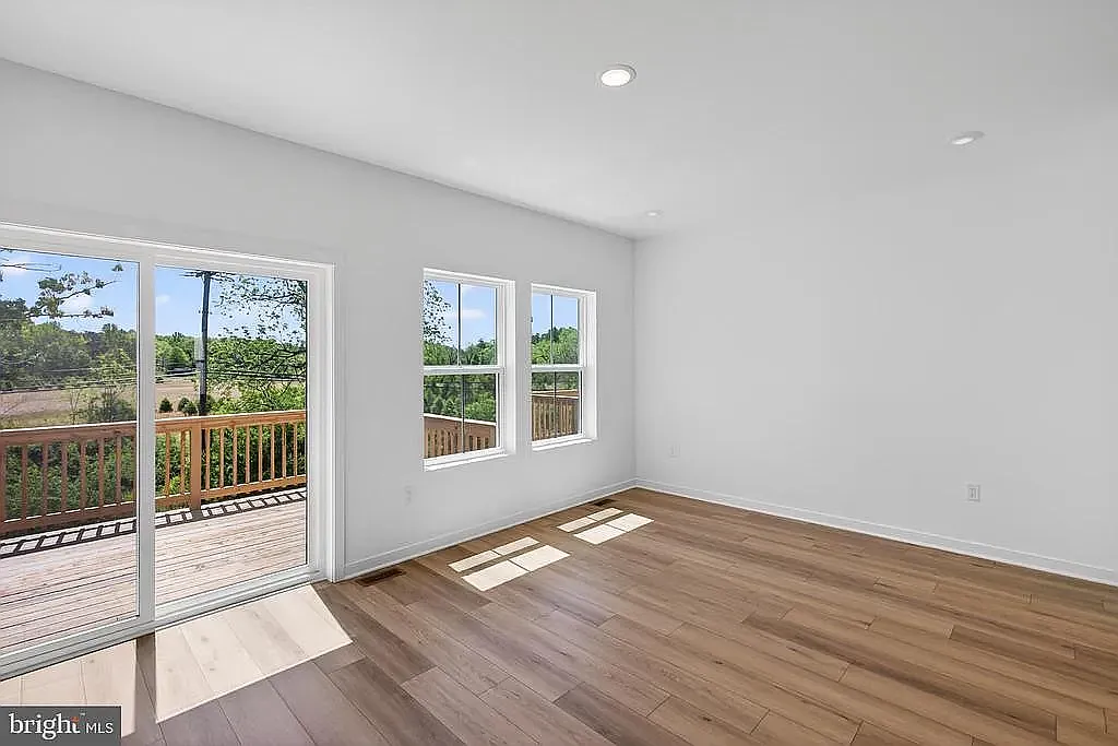 4 bed, 1927 sqft, $3,250 — Photo 3