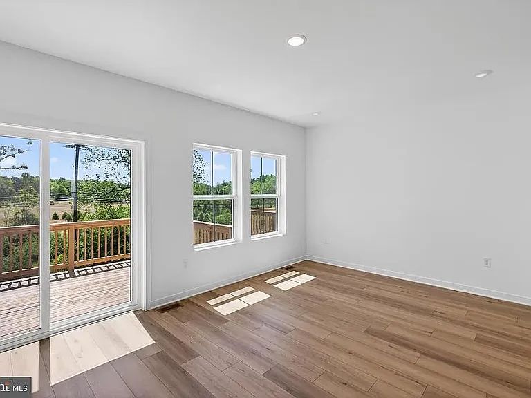 64 Silverbell Ave — Photo 3