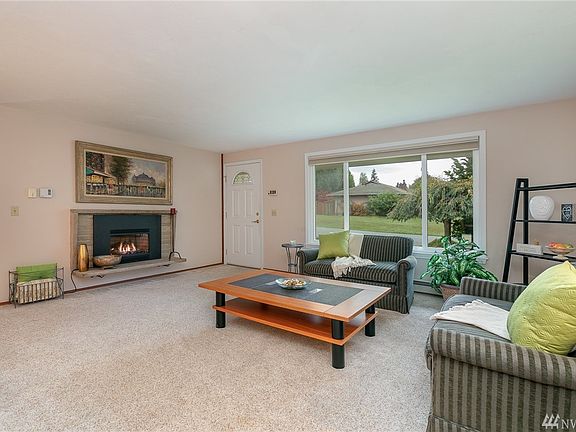 2nd image of 437 Vista Pl